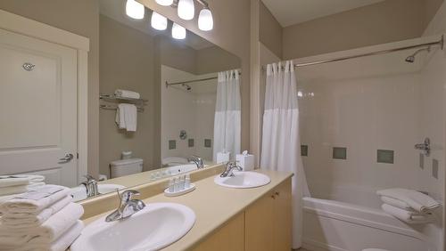 304-4205 Gellatly Road, West Kelowna, BC - Indoor Photo Showing Bathroom