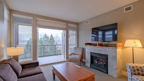 304-4205 Gellatly Road, West Kelowna, BC - Indoor Photo Showing Living Room With Fireplace