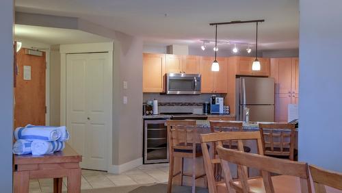 304-4205 Gellatly Road, West Kelowna, BC - Indoor Photo Showing Kitchen