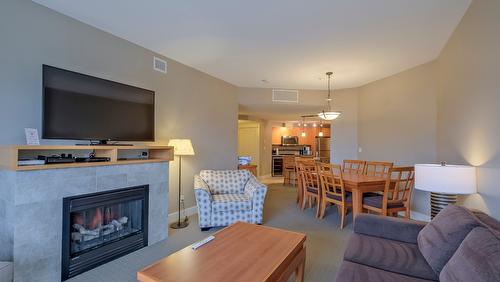 304-4205 Gellatly Road, West Kelowna, BC - Indoor Photo Showing Living Room With Fireplace