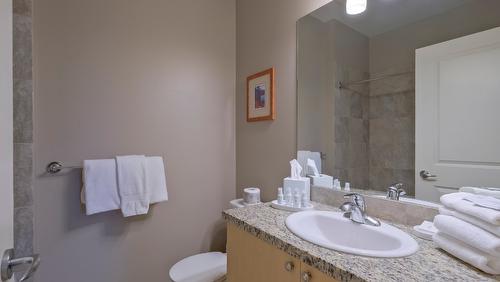 304-4205 Gellatly Road, West Kelowna, BC - Indoor Photo Showing Bathroom