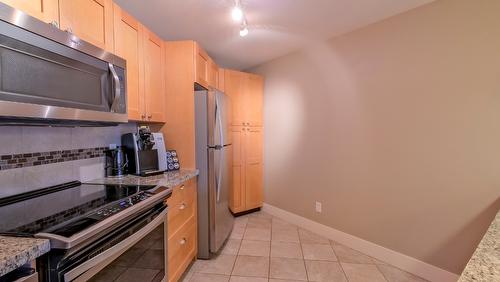 304-4205 Gellatly Road, West Kelowna, BC - Indoor Photo Showing Kitchen