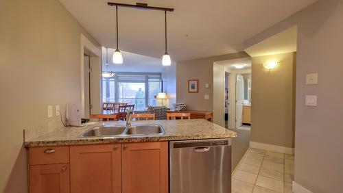 304-4205 Gellatly Road, West Kelowna, BC - Indoor Photo Showing Kitchen With Double Sink