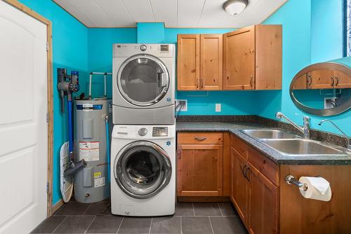 1809 Cardinal Creek Road, Kelowna, BC - Indoor Photo Showing Laundry Room