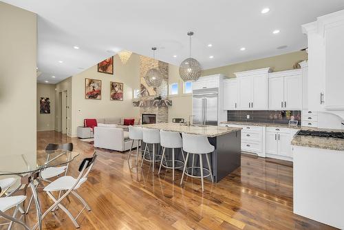 3237 Malbec Crescent, West Kelowna, BC - Indoor Photo Showing Kitchen With Upgraded Kitchen