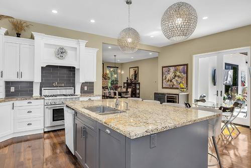 3237 Malbec Crescent, West Kelowna, BC - Indoor Photo Showing Kitchen With Double Sink With Upgraded Kitchen