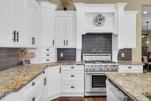 3237 Malbec Crescent, West Kelowna, BC - Indoor Photo Showing Kitchen With Upgraded Kitchen