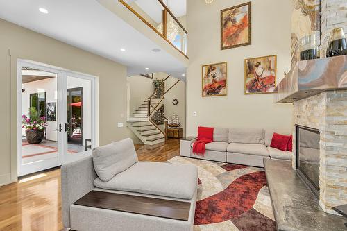 3237 Malbec Crescent, West Kelowna, BC - Indoor Photo Showing Living Room