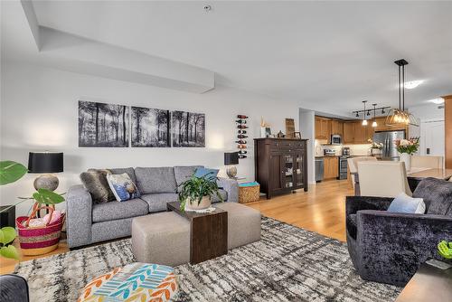 207-2070 Boucherie Road, West Kelowna, BC - Indoor Photo Showing Living Room