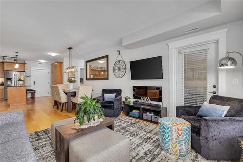 207-2070 Boucherie Road, West Kelowna, BC - Indoor Photo Showing Living Room