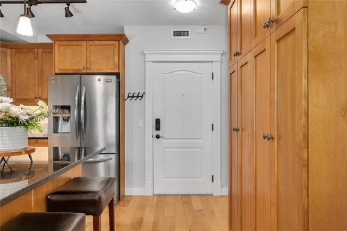 207-2070 Boucherie Road, West Kelowna, BC - Indoor Photo Showing Kitchen