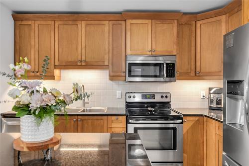 207-2070 Boucherie Road, West Kelowna, BC - Indoor Photo Showing Kitchen With Double Sink