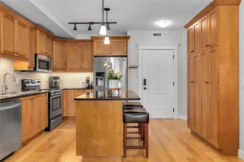 207-2070 Boucherie Road, West Kelowna, BC - Indoor Photo Showing Kitchen