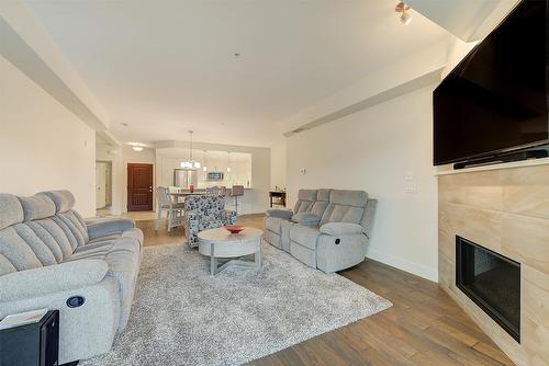 311-3865 Truswell Road, Kelowna, BC - Indoor Photo Showing Living Room With Fireplace