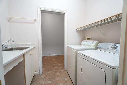 18-650 Harrington Road, Kamloops, BC - Indoor Photo Showing Laundry Room