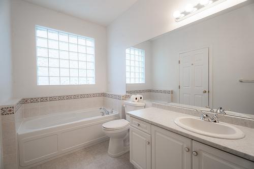 18-650 Harrington Road, Kamloops, BC - Indoor Photo Showing Bathroom