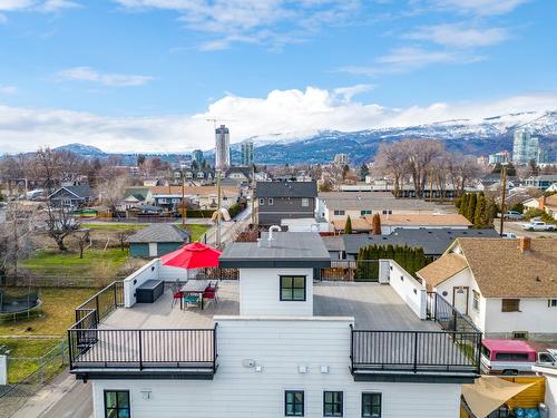 2-1053 Martin Avenue, Kelowna, BC - Outdoor With View