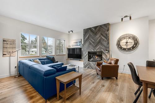 2-1053 Martin Avenue, Kelowna, BC - Indoor Photo Showing Living Room With Fireplace