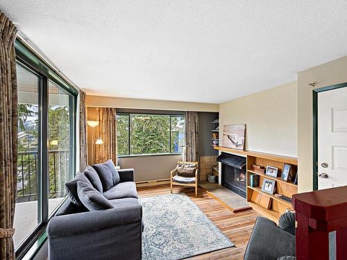 3-691 Castle Crag Cres, Courtenay, BC - Indoor Photo Showing Living Room