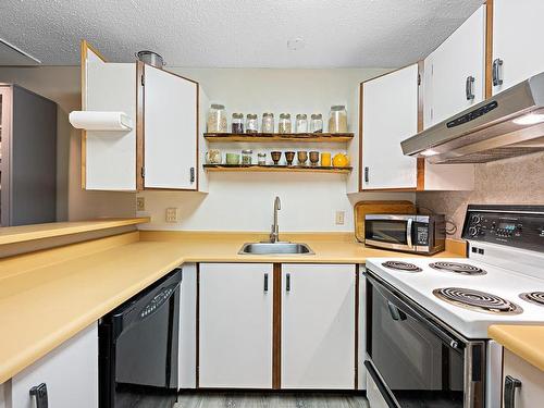 3-691 Castle Crag Cres, Courtenay, BC - Indoor Photo Showing Kitchen