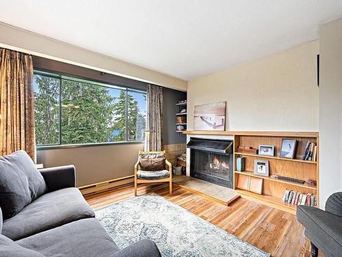 3-691 Castle Crag Cres, Courtenay, BC - Indoor Photo Showing Living Room With Fireplace