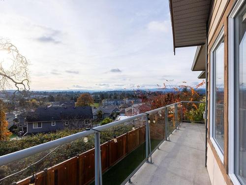 861 Rainbow Cres, Saanich, BC 