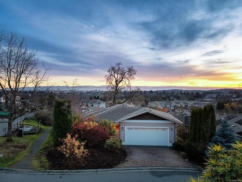 861 Rainbow Cres, Saanich, BC 