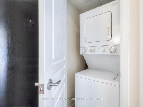 3102-18 Yonge St, Toronto, ON - Indoor Photo Showing Laundry Room