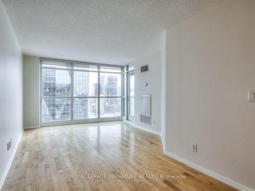 3102-18 Yonge St, Toronto, ON - Indoor Photo Showing Other Room