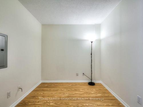 3102-18 Yonge St, Toronto, ON - Indoor Photo Showing Other Room