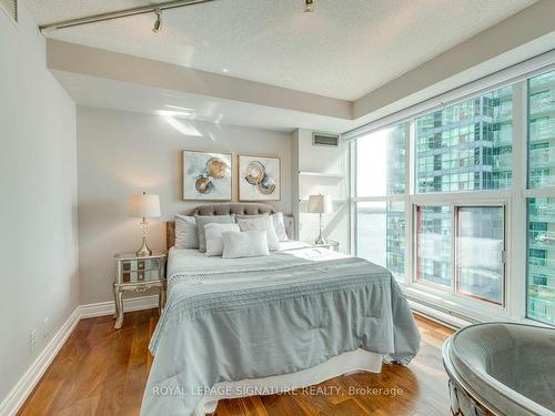 2207-77 Harbour Sq, Toronto, ON - Indoor Photo Showing Bedroom