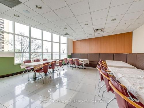 2207-77 Harbour Sq, Toronto, ON - Indoor