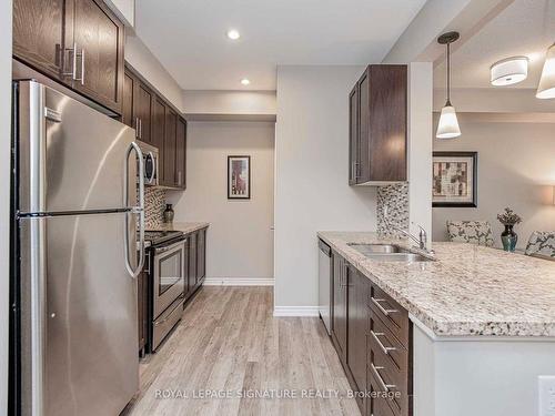 54-1430 Gord Vinson Ave N, Clarington, ON - Indoor Photo Showing Kitchen With Double Sink With Upgraded Kitchen