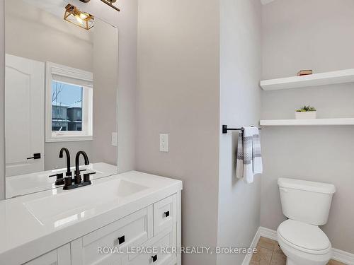 180 Greenwood Dr, Essa, ON - Indoor Photo Showing Bathroom