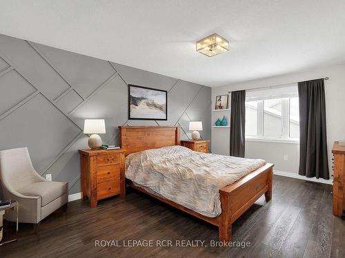 180 Greenwood Dr, Essa, ON - Indoor Photo Showing Bedroom