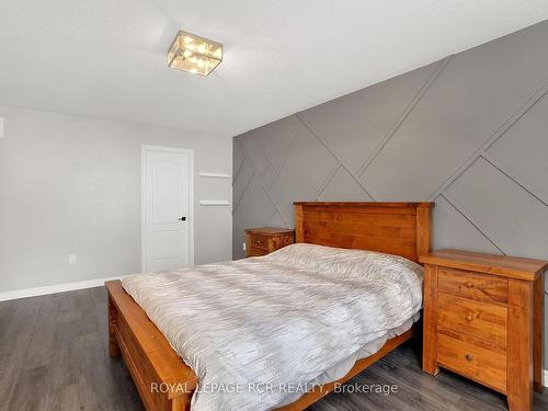 180 Greenwood Dr, Essa, ON - Indoor Photo Showing Bedroom