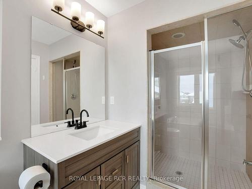 180 Greenwood Dr, Essa, ON - Indoor Photo Showing Bathroom