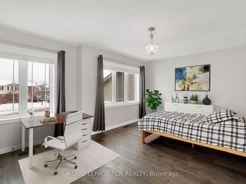 180 Greenwood Dr, Essa, ON - Indoor Photo Showing Bedroom