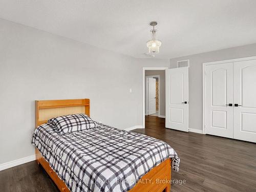 180 Greenwood Dr, Essa, ON - Indoor Photo Showing Bedroom