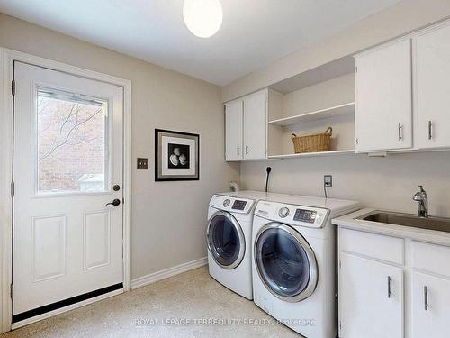 1139 Manor Rd, Oakville, ON - Indoor Photo Showing Laundry Room