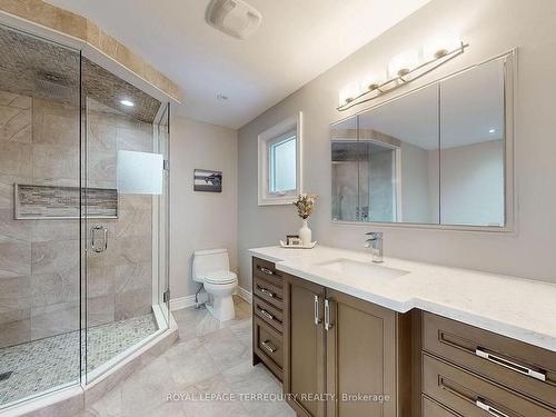 1139 Manor Rd, Oakville, ON - Indoor Photo Showing Bathroom