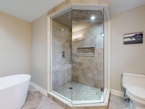 1139 Manor Rd, Oakville, ON - Indoor Photo Showing Bathroom