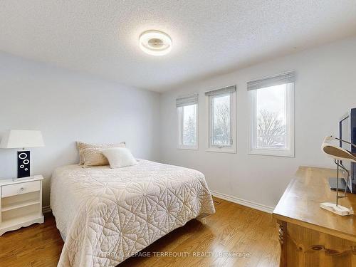 1139 Manor Rd, Oakville, ON - Indoor Photo Showing Bedroom