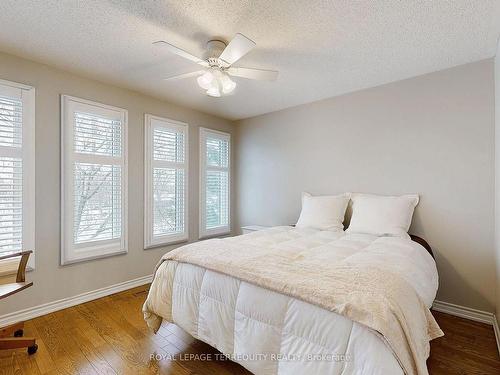 1139 Manor Rd, Oakville, ON - Indoor Photo Showing Bedroom