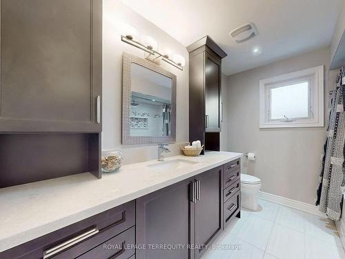 1139 Manor Rd, Oakville, ON - Indoor Photo Showing Bathroom