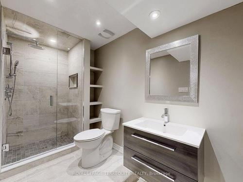 1139 Manor Rd, Oakville, ON - Indoor Photo Showing Bathroom