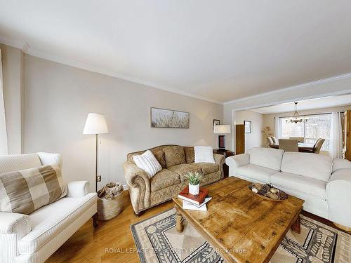 1139 Manor Rd, Oakville, ON - Indoor Photo Showing Living Room