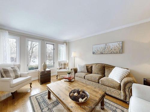 1139 Manor Rd, Oakville, ON - Indoor Photo Showing Living Room