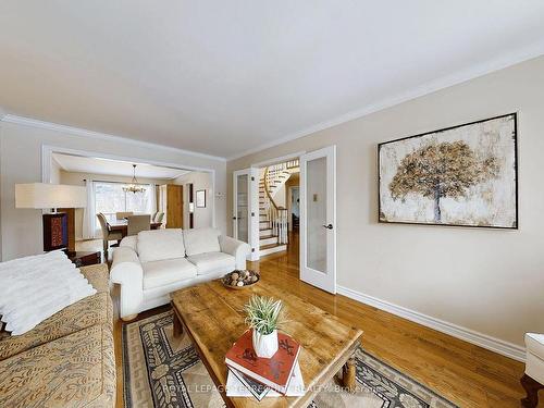 1139 Manor Rd, Oakville, ON - Indoor Photo Showing Living Room