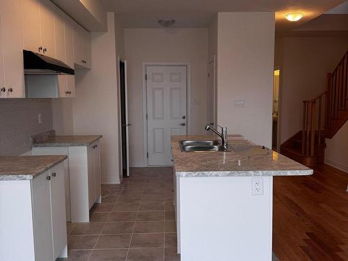 206 Port Cres, Welland, ON - Indoor Photo Showing Kitchen With Double Sink